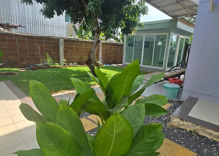 Charming 3-bedroom House With Pool Near Lat Krabang Airport 別荘 *