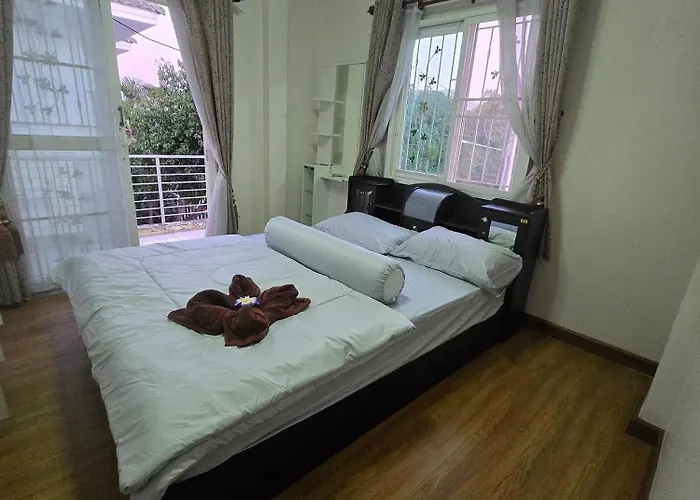 Charming 3-bedroom House With Pool Near Lat Krabang Airport 別荘