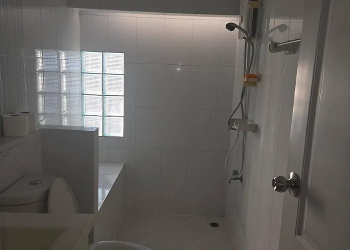 Charming 3-bedroom House With Pool Near Lat Krabang Airport バンコク都